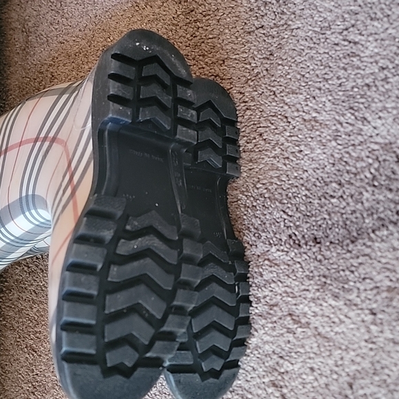 BURBERRY RAIN BOOTS - Picture 2 of 4